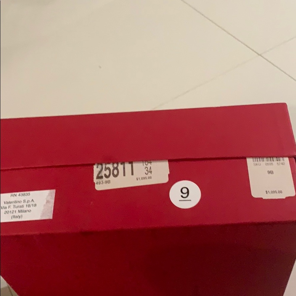 Designer shoes - Picture 3 of 5
